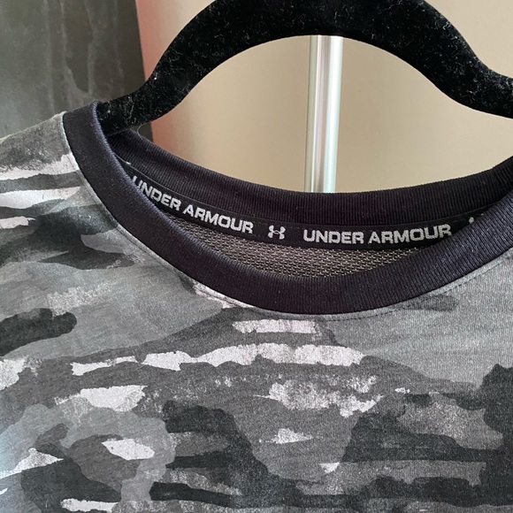 Under Armour T Shirt - Picture 3 of 10